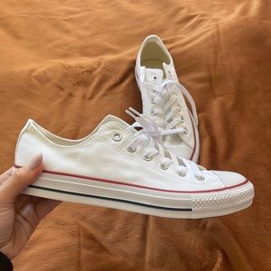 BRAND NEW LOW TOP WHITE CONVERSE